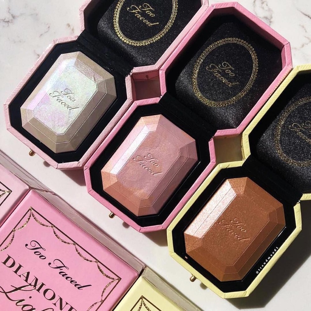 Too Faced Diamond Light Highlighter in Fancy Pink